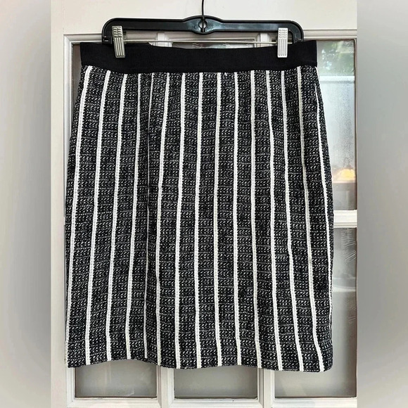 Ann Taylor Dark Navy White Tweed Vertical Stripe Pencil Skirt Size 12 Large NWT - Picture 1 of 11